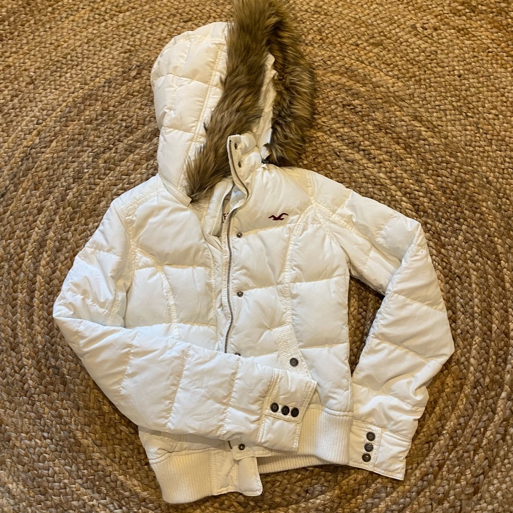 Hollister Women’s Medium White Puffer Parkas Jacket